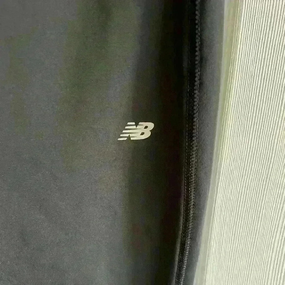 New Balance Lightning Dry Ruched Capri Running Athletic Pants - Picture 3 of 8